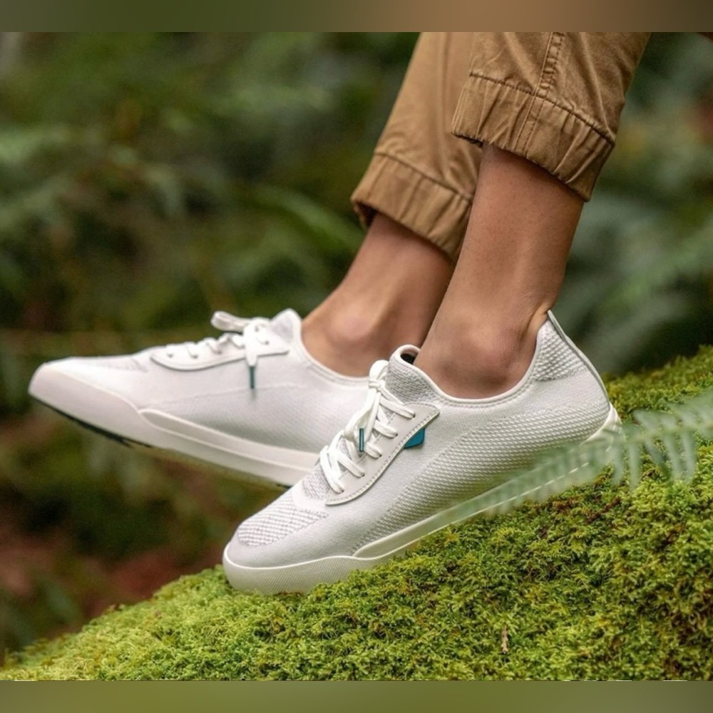 Vessi Weekend Waterproof Sneakers - Women’s Size 8 - Marble White
